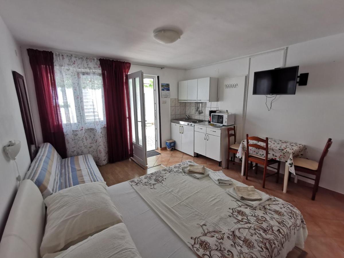 Studio Apartments Jasminka Selce Zewnętrze zdjęcie